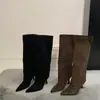 Botas Country Western de Salto Alto Bico Fino Retrô 2026 Novo Estilo Elegantes da Moda Afinando Panturrilha Ampla Botas de Camurça Franzidas