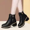 Populares botas Martin de suela gruesa y cuero suave, nueva colección otoño/invierno 2026, con empeine de cuero suave, cremallera lateral, forro de felpa para abrigar y suela antideslizante, diseñadas como botines para mujer