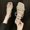 Chinelos de Cristal para Mulheres 2025 Verão Nova Moda Strass Tira Fina Transparente Sandálias de Salto Médio Sandálias Duas Formas Celebridade da Internet