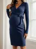Vestido de maternidad estilo wrap con cuello en V y cintas, tejido de canalé, manga larga, corte ajustado, longitud media, adecuado para todas las etapas del embarazo y la lactancia.