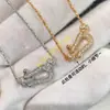 Colar Fred Fivela Ferradura para Mulheres, Design de Nicho de Luxo Leve, Ouro V Ouro Rosa 18K com Diamantes, Corrente Torcida, Acessório de Outono e Inverno