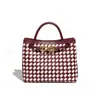 2025 Design de Nicho Sensação de Alto Padrão Grande Capacidade Bolsa de Mão Moda Feminina Versátil Elegante Simples Bolsa Tecida Artesanal