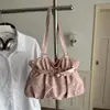 A popular bolsa de balde fresca de mão para mulheres deste ano, novo estilo de verão 2026, bolsa de ombro única plissada de bolinhas, bolsa versátil para axila