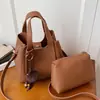 Moda de Comercio Exterior Bolso Simple para Mujer 2025 Nuevo Invierno Bolso de Mano Versátil Bolso Cubo con un Toque de Lujo, Bolso de Hombro y Cruzado