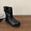 Botas de Meia-Canela com Fivela Estilosas Novas Outono/Inverno 2026 para Crianças Estilo Coreano Simples Elegantes Versáteis Casuais em Couro para Meninas