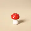 Escultura de madeira feita à mão, chaveiro fofo de cogumelo para carro, pingente de desenho animado para mochila de estudante, presente de aniversário criativo