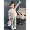 Estilo Nuevo Primavera y Otoño 2026 Niña Encaje Patchwork Moda Versátil Top Cuello Redondo Linda Camiseta de Manga Larga para Niñas