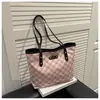 Bolso Tote de Gran Capacidad para Mujeres que Viajan al Trabajo 2025 Verano Nuevo Moda Retro Bolso de Hombro Suegra Bolso a Cuadros