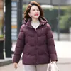 2026 Estilo Madre Chaqueta de Algodón Estilo Corto Otoño/Invierno Mujeres de Mediana Edad Estatura Pequeña Elegante Talla Grande Protección Contra el Frío Abrigo Holgado Invierno