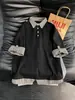 Camisa Polo Patchwork Xadrez Falsa de Duas Peças para Homem, Verão 2026, Camiseta Casual Solta de Manga Curta com Gola Reversível