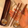 Palillos y Cucharas de Madera Cilíndricos con Mango de Madera Color Azúcar para Alitas de Pollo para Estudiantes y Trabajadores de Oficina para Llevar su Propio Vajilla Portátil de Tres Piezas al Salir