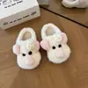 Zapatillas de algodón suaves y lindas con forma de ratón peludo, nuevo modelo otoño e invierno 2026, elegantes y versátiles para usar en exteriores, adorables zapatos peludos