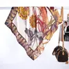 Lenço de Seda Feminino Estampado Retrô Cetim Pequeno Lenço de Seda Quadrado Primavera e Verão Versátil Proteção Solar Lenço de Cabeça Envoltório de Praia Lenço de Cabeça no Peito Atacado