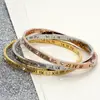 Moda Europeia e Americana joias de aço titânio atacado pulseira fina vazada com algarismos romanos e fecho de diamante pulseira acessórios