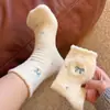 Meias de Lã Australiana Bordadas com Desenhos Animados Macios e Fofos com Bolinhas Doces e Adoráveis e Renda, Meias de Cano Médio para Outono e Inverno, Forradas com Fleece e Espessadas