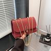 Bolsa de Commuter com Textura de Alta Qualidade Feminina Nova Moda Primavera 2025 Bolsa Quadrada Pequena com Corrente Cor Sólida Simples Versátil Bolsa Feminina