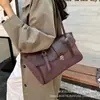 Elegante y única bolsa tote con solapa de gamuza, un diseño de alta gama para otoño de 2026, con gran capacidad y se puede llevar como bolso de hombro, bolso de mano o bolso de axila
