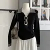 Suéter de punto de manga larga con bloques de color estilo coreano para mujer, nuevo top ajustado con botones para otoño e invierno 2025 con un look elegante