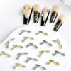 Venta al por mayor de pequeños lazos de cinta dorados y plateados para uñas, joyas en línea para celebridades, accesorios de uñas de lujo ligeros de alta calidad con incrustaciones de diamantes populares tridimensionales