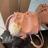 Bolsa de Gran Capacidad Exquisita de Verano 2026 Transfronteriza para Mujer, Bolso de Hombro Único para Debajo del Brazo, Bolso Cruzado Tipo Cubo para Viajes