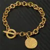 Pulsera Retro Europea y Americana de Acero Inoxidable con Hebilla de un Carácter Cabeza de Reina Moneda Conmemorativa Redonda Colgante Pulsera con Hebilla para Hombres y Mujeres