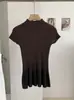 KEKEZOON Cuello alto manga corta dobladillo de cola de pez elástico suave ajuste ceñido punto liso top 8763