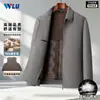 Venta al por mayor de abrigos de lana para hombre en stock: 70% lana, forro de plumón desmontable, cuello solapa, chaqueta de lana de negocios para mediana edad