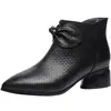 Botines Bajos de Piel Suave con Relieve para Mujer, Otoño/Invierno 2026, Botas Estilo Martin de Punta Fina con Lazo, Botas Individuales de Tacón Grueso de Moda