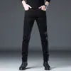 Pantalones Largos Casuales Elásticos de Marca Trendy Ajustados Skinny para Hombre Color Negro-Gris de Gama Alta Europea Verano 2026 Nuevos