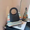 Bolsa de Palha Listrada Arco-Íris Moda Pequena Nova Verão 2026 Bolsa Diária Feminina Bolsa Tecida à Mão Bolsa Saco