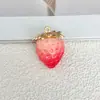 Colgante de coche de gelatina transparente degradada con fresa, amuleto de aleación, acrílico, cadena para teléfono DIY, llavero, accesorio para bolso