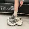 Tênis Chunky Estilo Pai 7CM de Solado Espesso Feminino 2026 Outono Novo Estilo Para Pessoas Baixas Aumenta a Altura Superfície em Malha Faz os Pés Parecerem Menores Tênis Esportivos Casuais
