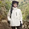 Jaqueta corta-vento e impermeável nova para atividades ao ar livre 2026, jaqueta de montanhismo com capuz masculina, softshell funcional, leve