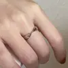 Anillo Banda de Möbius Diseño de Nicho para Mujer Lujo Ligero Gama Alta Estilo Fresco Anillo Sencillo