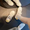Sapatos casuais esportivos, sapatos desgastados com estampa de estrela, tênis de treino alemães, tênis, sapatos retrô femininos com plataforma, blocos de cor, couro sintético, estilo coreano, preto