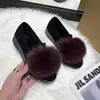 Sapatos de plataforma femininos 2026 inverno novo estilo, com sola grossa, que aumentam a altura, forrados com fleece, modernos e versáteis, com salto inclinado