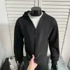Moletom com capuz masculino, estilo duas peças falsas, decote V, coleção outono 2026, estilo retrô americano, moderno e descolado, corte solto, moletom plus size