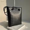 Bolsa feminina de couro legítimo com design de nicho, bolsa pequena e moderna, combinando, bolsa de um ombro só, bolsa de mão