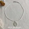 Nova Gargantilha Pingente Borboleta de Pérola Feita à Mão para Mulheres, Estilo Fashion e Artístico, Corrente de Pescoço Versátil com um Toque de Luxo de Nicho, Corrente de Clavícula