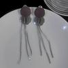 Pendientes largos de borlas metálicas, redondos y delgados, de estilo japonés y coreano, con textura de Joker y chapados en oro.