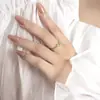 Diseño de Oro de 14K Granate Natural Vidrio de Alto Hielo Anillo Joker de Lujo Ligero Simple y Exquisito