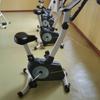 Montar a caballo con potencia para miembros inferiores sentado, actividad articular de miembros inferiores, entrenamiento de fuerza muscular y coordinación, equipo auxiliar de rehabilitación