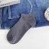 Meias Masculinas de Cano Médio para Outono e Inverno, Absorventes de Suor e Respiráveis, Meias Esportivas Pretas e Brancas da Moda para Homens, Atacado