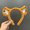 Faixa de Cabelo com Orelhas de Tigre Desenho Animado Fofo para Lavar o Rosto Feminino Prendedor de Cabelo Faixa de Cabeça de Pelúcia Adereços de Cabelo Ano do Tigre Dia de Ano Novo