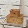Caixa de Armazenamento de Mesa Tecida Japonesa Cesta de Armazenamento de Lanches e Diversos para Mesa de Chá Doméstica Estilo Ins Cesta de Armazenamento Tecida com Palha com Tampa