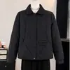 Jaqueta Feminina de Algodão com Gola Matelassê Diamante Retro Outono Inverno Nova Curta Com Pelúcia Quente Roupa de Mãe Outerwear para Meia-idade e Idosos Roupas de Algodão