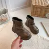 Botines tipo Martin para niña, nueva colección otoño 2026, botines sencillos con suelas suaves antideslizantes, altura hasta media pantorrilla, estilo popular, botines de cuero versátiles para niñas mayores