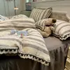 Juego de cuatro piezas de colcha de encaje de algodón fresco y sencillo estilo Ins, juego de cuatro piezas de falda de cama bordada estilo princesa fresco y sencillo teñido en hilo