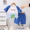Conjunto de Dos Piezas para Niños de Verano, Cuello Redondo, Estampado de Dinosaurio y Letras, Manga Corta, Casual, Algodón, Pantalones de Cinco Cuartos, Venta al Por Mayor Directamente del Fabricante