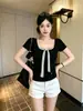 Camiseta de manga corta a rayas de bloques de color con pajarita, cuello cuadrado para mujer, corte ajustado, que realza la figura, top básico con un diseño único, moderno y elegante